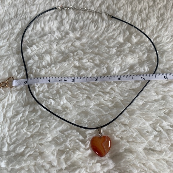 2396 Chic Heart-Shaped Agate Necklace in Warm Tones - Picture 5 of 9